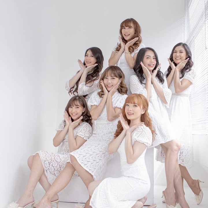 <p>Grup Chibi Chibi dibentuk pada tahun 2022 dan mulai aktif tampil di panggung hiburan pada tahun 2023. Grup ini beranggotakan tujuh orang personel <em>eks</em> Cherrybelle, yakni Cherly, Ryn, Christy, Angel, Steffy, Kezia, dan Novi. (Foto: Instagram @chibichibi.idn)</p>