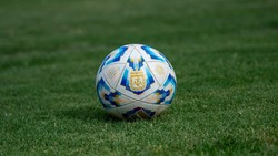 Gaya Main Kamu Klasik Solid atau Playmaker Lincah? Ini Cara Pilih Sepatu Bola