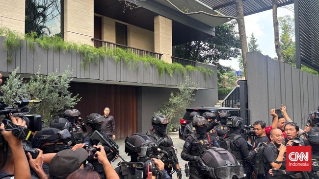 KPK Geledah Rumah Mewah Silmy Karim di Jakarta Selatan