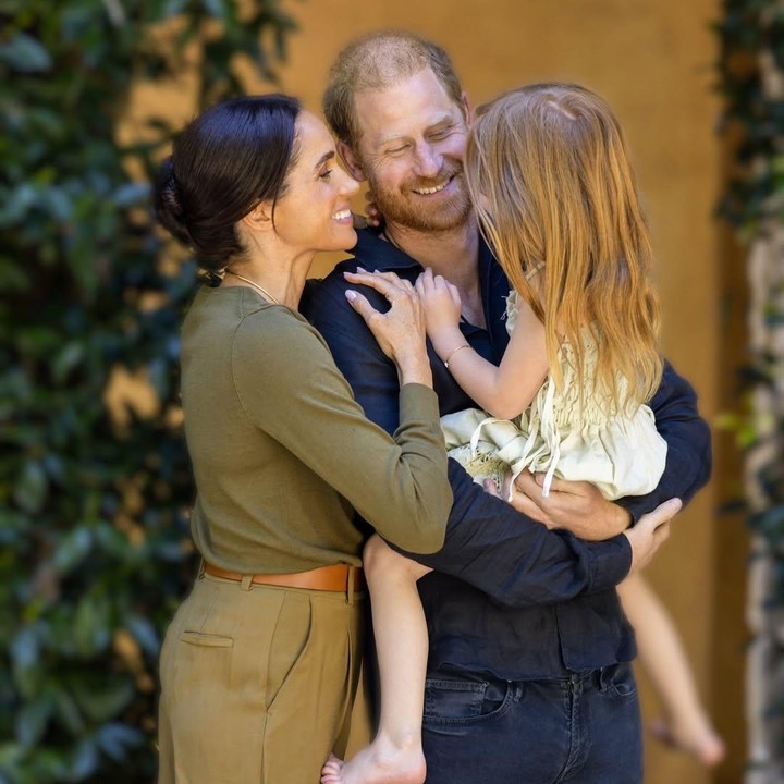 <p>Momen tersebut dibagikan Meghan melalui foto-foto yang diunggah di akun Instagram pribadinya. Meghan dan sang suami memperlihatkan kebersamaan hangat dengan sang putri.&nbsp;(Foto: Instagram @meghan)</p>