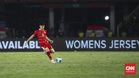 Mathew Baker menjalani debutnya bersama Timnas Indonesia saat melawan Oman di Stadion Utama Gelora Bung Karno, Senayan, Jumat (5/6).