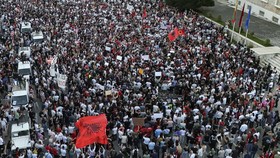 Nama Albania kini mencuat setelah sekelompok demonstran menuntut pengunduran diri Perdana Menteri Edi Rama.