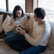 5 Tanda Seorang Introvert Sedang Jatuh Cinta Tapi Jarang Disadari