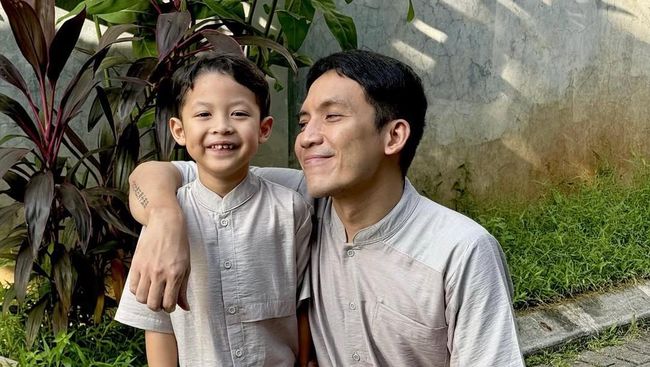 7 Potret Miguel Anak Desta dan Natasha Rizky Jadi Pendamping Garuda di Laga Indonesia Vs Oman