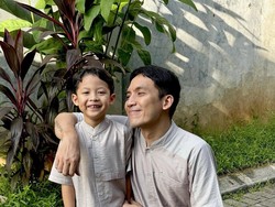 7 Potret Miguel Anak Desta & Natasha Rizky Jadi Pendamping Garuda di Laga Indonesia  Vs Oman
