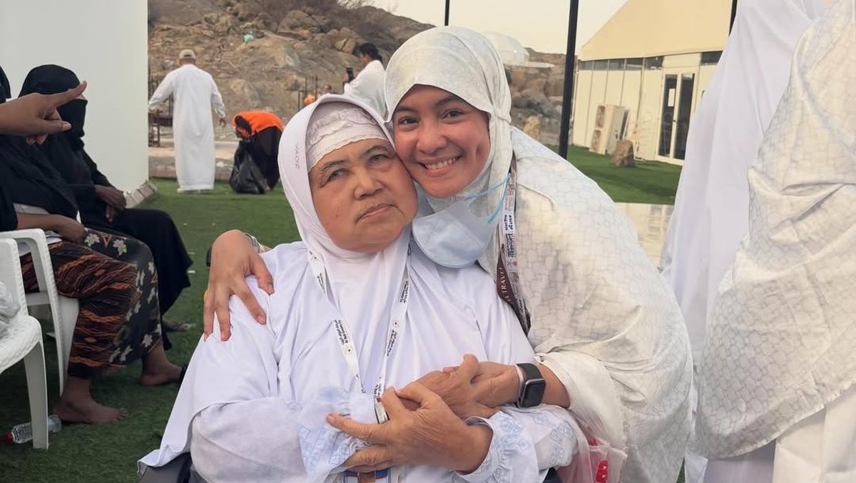 Momen Intan Nuraini Naik Haji
