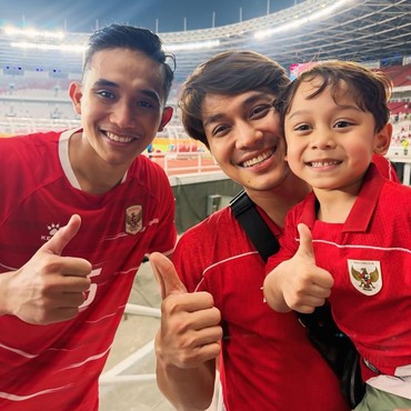 Hobi Bola, Potret Abang L Anak Rizky Billar & Lesti Jadi Pendamping Timnas Indonesia Vs Oman