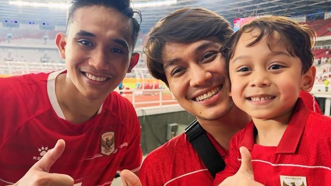 Hobi Bola, Potret Abang L Anak Rizky Billar dan Lesti Jadi Pendamping Timnas Indonesia Vs Oman