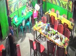 Pria Mabuk di Parepare Ngamuk Kejar Pengunjung Warung Makan Pakai Badik