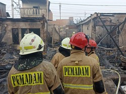 Kebakaran di Dekat Jalur Rel Tanah Abang, 1 Orang Meninggal-5 Terluka