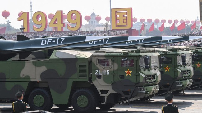 Rudal Dongfeng DF-17 buatan China yang mampu tenggelamkan kapal induk.