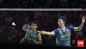 Pasangan ganda putra Indonesia, Sabar Karyaman Gutama/Muhammad Reza Pahlevi Isfahani, berhasil melaju ke babak semifinal Indonesia Open 2026 setelah mengalahkan wakil China, Chen Bo Yang/Liu Yi, di perempat final yang berlangsung di Istora Gelora Bun