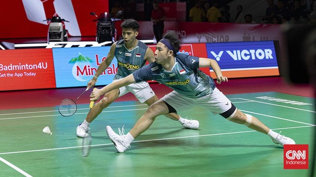Pasangan ganda putra Indonesia, Sabar Karyaman Gutama dan Muhammad Reza Pahlevi Isfahani, berhasil melaju ke babak semifinal Indonesia Open 2026 setelah mengalahkan wakil China, Chen Bo Yang dan Liu Yi, di perempat final yang berlangsung di Istora Se