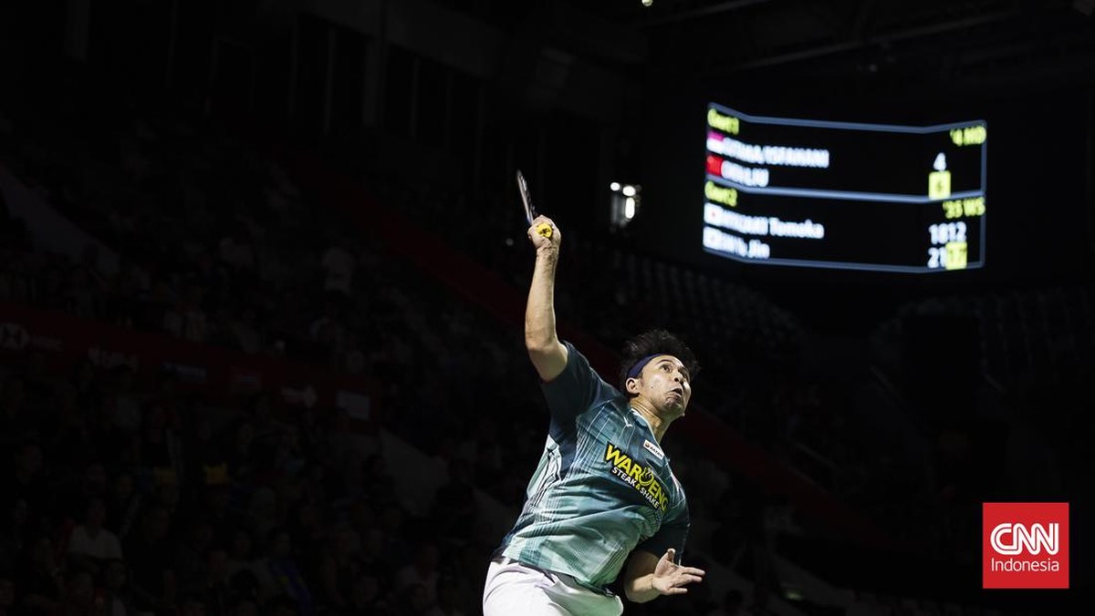 Sabar Karyaman Gutama/Moh Reza Pahlevi Isfahani menghadapi tantangan Chen Bo Yang/Liu Yi pada perempat final Indonesia Open 2026 di Istora Gelora Bung Karno, Jakarta, Jumat (5/6). (CNN Indonesia/Adi Ibrahim)