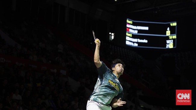 Sabar Karyaman Gutama/Moh Reza Pahlevi Isfahani menghadapi tantangan Chen Bo Yang/Liu Yi pada perempat final Indonesia Open 2026 di Istora Gelora Bung Karno, Jakarta, Jumat (5/6). (CNN Indonesia/Adi Ibrahim)