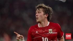 Ole Romeny mencetak gol ke gawang Mozambik. CNNINdonesia/Adi Maulana Ibrahim)