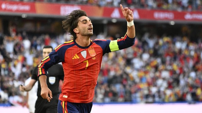 Spain's forward #07 Ferran Torres celebrates scoring the opening goaSpanyol vs Irakl during the international friendly football match between Spain and Iraq ahead of the 2026 FIFA World Cup football tournament, at the Riazor stadium in A Coruna, nort