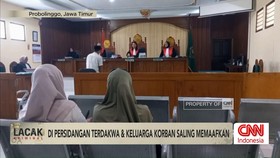 Guru Ngaji dan Keluarga Santri Saling Memaafkan di Ruang Sidang