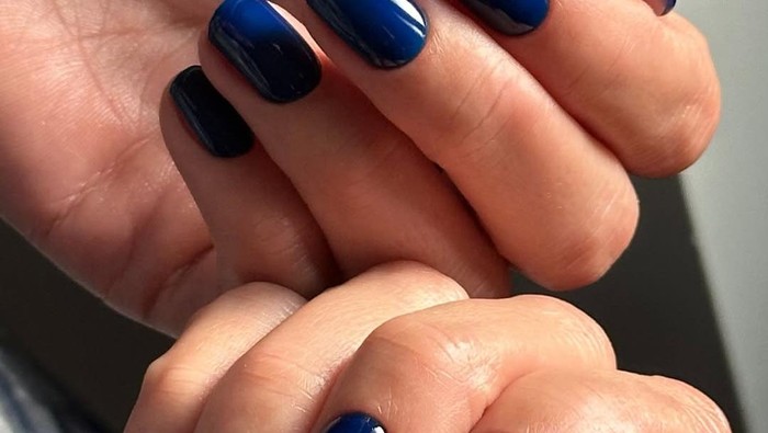 Brilliant Blue, Biru Cerah yang Segar dan Berani/ Foto: instagram.com/nailchark