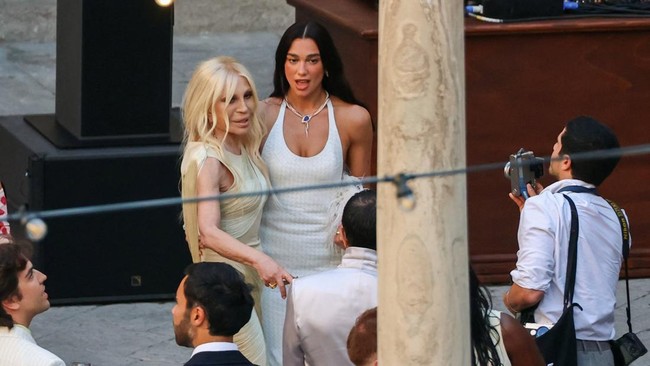 Singer Dua Lipa stands with designer Donatella Versace during wedding festivities following Lipa’s marriage to actor Callum Turner, in Palermo, Italy, June 5, 2026. REUTERS/Igor Petyx