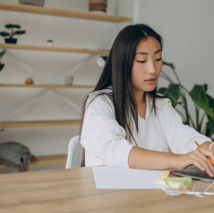 Gemini Decan 1 dikenal sebagai tipe Gemini yang paling mencerminkan karakter asli zodiak ini. Mereka cerdas, ambisius, dan selalu tertarik pada tantangan baru./ Foto: magnific.com/senivpetro