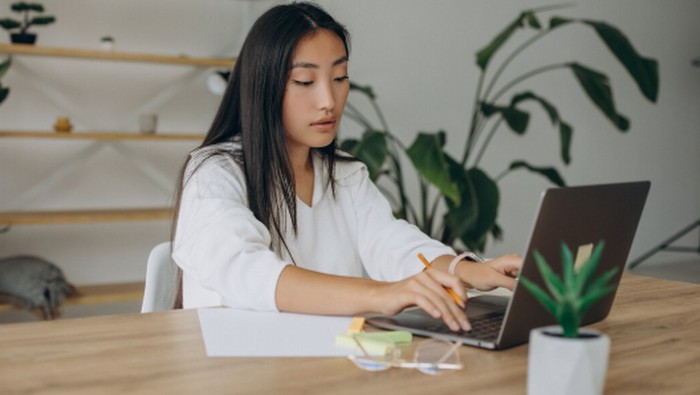 Gemini Decan 1 dikenal sebagai tipe Gemini yang paling mencerminkan karakter asli zodiak ini. Mereka cerdas, ambisius, dan selalu tertarik pada tantangan baru./ Foto: magnific.com/senivpetro