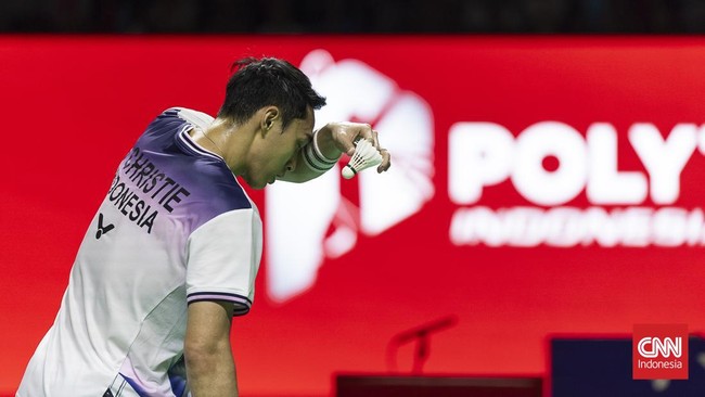 Pebulu tangkis tunggal putra Indonesia, Jonatan Christie, berhasil melaju ke final Indonesia Open 2026 setelah menaklukkan wakil Thailand, Panitchaphon Teeraratsakul, pada laga semifinal yang berlangsung di Istora Senayan, Sabtu (6/6/2026). CNN Indon