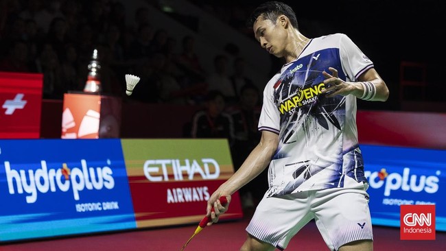 Pebulu tangkis tunggal putra Indonesia, Jonatan Christie, berhasil melaju ke final Indonesia Open 2026 setelah menaklukkan wakil Thailand, Panitchaphon Teeraratsakul, pada laga semifinal yang berlangsung di Istora Senayan, Sabtu (6/6/2026). CNN Indon
