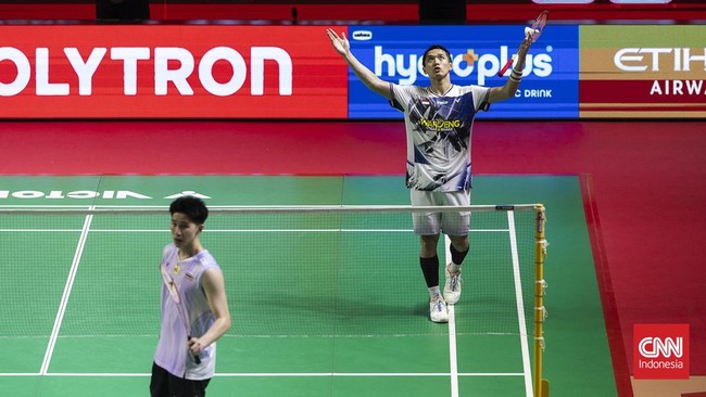 Pebulu tangkis tunggal putra Indonesia, Jonatan Christie, berhasil melaju ke final Indonesia Open 2026 setelah menaklukkan wakil Thailand, Panitchaphon Teeraratsakul, pada laga semifinal yang berlangsung di Istora Senayan, Sabtu (6/6/2026). CNN Indon