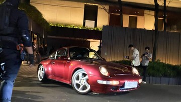 KPK Seizes Luxury Vehicles from Former Deputy Minister's Home