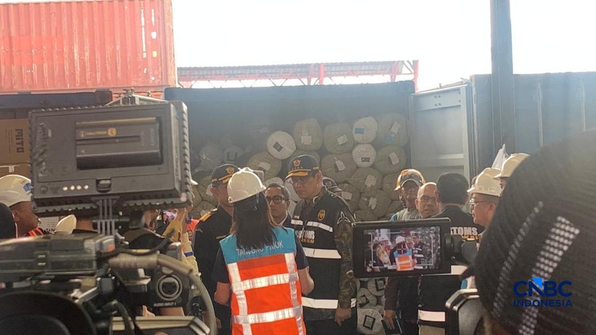 Purbaya Turun Gunung-Cek Biang Kerok Tumpukan 2.000 Kontainer di Priok