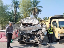 Identitas 5 Korban Tewas Hiace Tabrak Truk di Tol Pekanbaru-Dumai