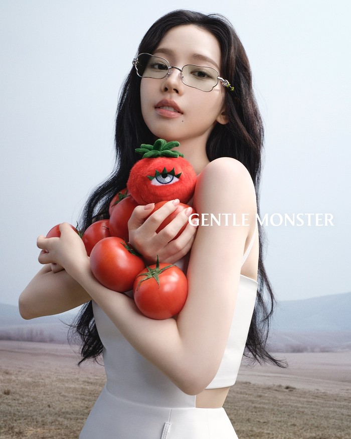 Nah, kali ini, merek kacamata mewah asal Korea Selatan yang didirikan pada tahun 2011 silam tersebut menggandeng Karina aespa untuk membintangi kampanye terbaru mereka, membuat fans aespa alias MY antusias. / Foto: instagram.com/gentlemonster