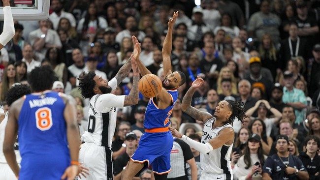 FOTO: Knicks Unggul 2-0 Atas Spurs di Final NBA 2026