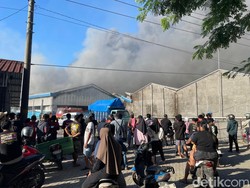 Detik-detik Pabrik Pengolahan Ikan di Pati Terbakar