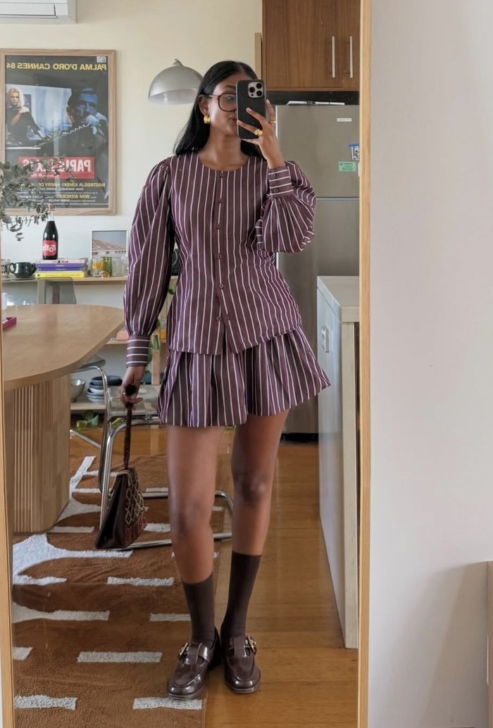 Pinstripes merupakan motif garis-garis tipis yang identik dengan gaya formal dan profesional. Motif ini mampu menciptakan tampilan yang rapi dan elegan./ Foto: pinterest.com