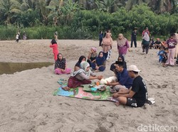 Warga Gelar Ritual Lepas Ayam Cari 2 Bocah Hilang di Sungai Maloso Polman