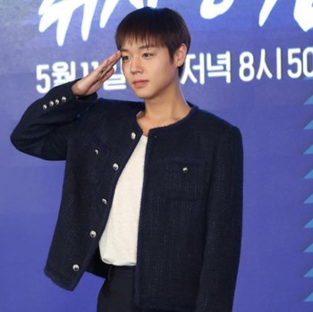 Park Ji Hoon Ungkap Rencana Wajib Militer Tahun Depan