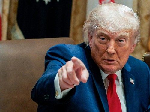 U.S. President Donald Trump points his finger during a cabinet meeting in the Cabinet Room at the White House, in Washington, D.C., U.S., May 27, 2026. REUTERS/Evan Vucci
