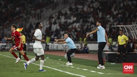 Pelatih John Herdman memperingatkan pemain Timnas Indonesia untuk tetap rendah hati usai mengalahkan Oman 3-0. (CNNIndonesia.com/Adi Maulana Ibrahim)