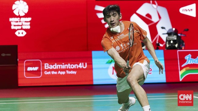 Pebulu tangkis tunggal putra Kanada, Victor Lai, berhasil melangkah ke partai final Polytron Indonesia Open 2026 setelah menaklukkan wakil Taiwan, Chou Tien Chen, pada babak semifinal yang berlangsung di Istora Senayan, Jakarta, Sabtu (6/6/2026). (CN