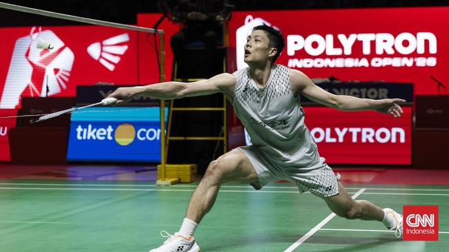 Pebulu tangkis tunggal putra Kanada, Victor Lai, berhasil melangkah ke partai final Polytron Indonesia Open 2026 setelah menaklukkan wakil Taiwan, Chou Tien Chen, pada babak semifinal yang berlangsung di Istora Senayan, Jakarta, Sabtu (6/6/2026). (CN