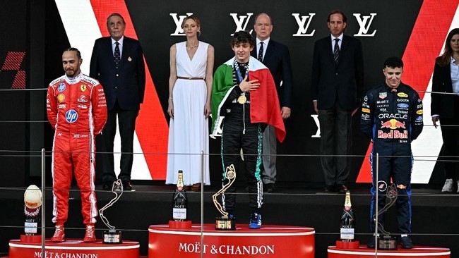 (From L) Second-placed Ferrari's British driver Lewis Hamilton, first-placed Mercedes' Italian driver Kimi Antonelli and third-placed Red Bull Racing's French driver Isaac Hadjar celebrate on the podium after competing in Monaco Formula 1 Grand Prix 
