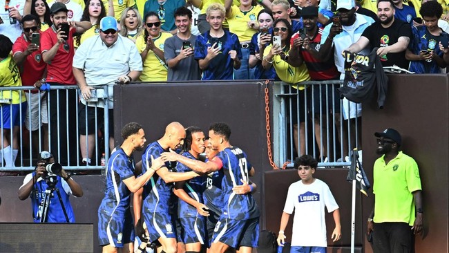 Soccer Football - International Friendly - Brazil v Egypt - Huntington Bank Field, Cleveland, Ohio, U.S. - June 6, 2026 Brazil's Endrick celebrates scoring their second goal with teammates IMAGN IMAGES via Reuters/Ken Blaze