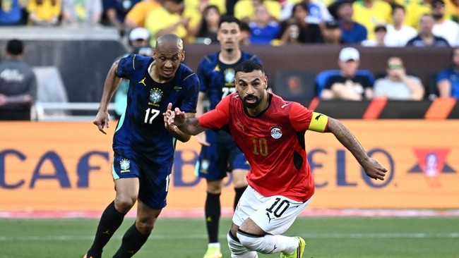 Soccer Football - International Friendly - Brazil v Egypt - Huntington Bank Field, Cleveland, Ohio, U.S. - June 6, 2026 Egypt's Mohamed Salah in action with Brazil's Fabinho IMAGN IMAGES via Reuters/Ken Blaze