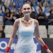 Inspirasi 5 Outfit Olahraga Ala Luna Maya yang Sporty dan Nyaman