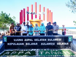 Gubernur Sulsel Resmikan Tugu Ujung Aspal Selatan Sulawesi di Selayar
