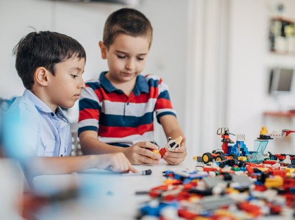Anak Suka Main Lego? Ini 3 Manfaatnya Menurut Studi Terbaru Bun