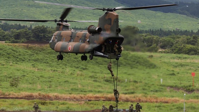 Helikopter Raksasa Jepang CH-47 Bantu Padamkan Karhutla, Ini Profilnya