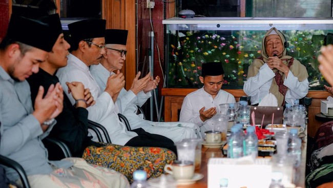 Pengurus dan sesepuh NU berdoa bersama menjelang gelaran Musyawarah Nasional (Munas) Alim Ulama dan Konferensi Besar (Konbes) NU 2026.